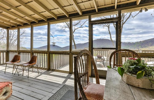 Big Canoe House | Here For The Views - Beautiful & Historic Cabin in Big Canoe
