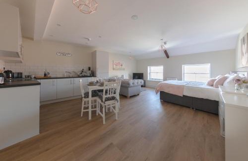 Hereford Apartment | Hereford City Centre - Apartment 9, Isabella House - Modern Apartment In The Heart of The City - Sleeps 4 Guests - Hosted by RENTMYHOUSE