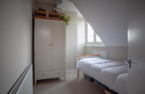 Hereford Apartment | Hereford City - St Owens Terrace - Comfortable & Spacious Well Presented Three Storey House, Perfect For a Weekend Away & Exploring The City On Foot - Hosted By RENTMYHOUSE
