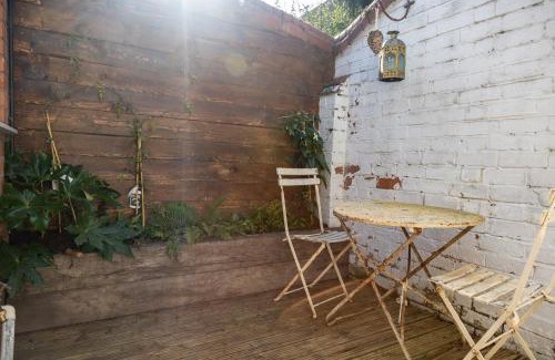 Hereford Apartment | Hereford City - St Owens Terrace - Comfortable & Spacious Well Presented Three Storey House, Perfect For a Weekend Away & Exploring The City On Foot - Hosted By RENTMYHOUSE