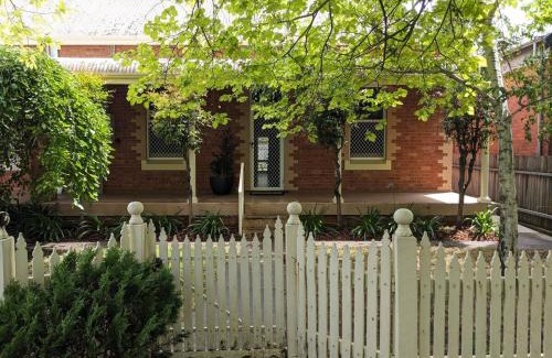 Albury House | Heritage Chic in Central Albury