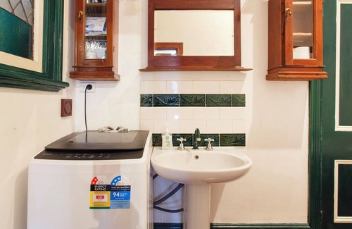 South Fremantle Cottage | Heritage Hideaway - Close to South Beach
