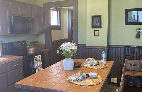 Shelbyville House | Heritage House 1900’s home part/close to the Bourbon Trail