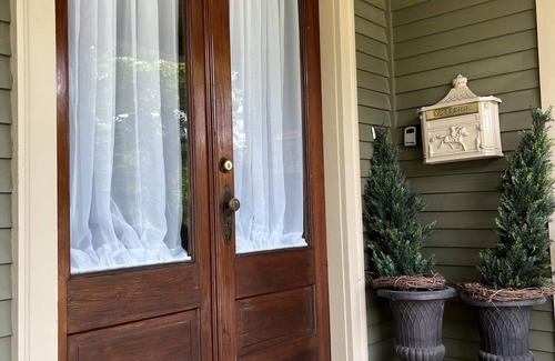 Shelbyville House | Heritage House 1900’s home part/close to the Bourbon Trail
