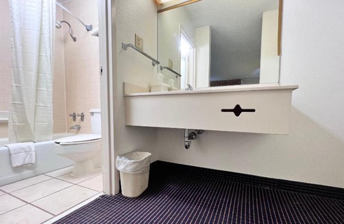 Baton Rouge Hotel | Heritage Inn and Suites