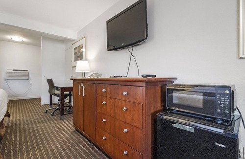 Hayward Hotel | Heritage Inn Express Hayward