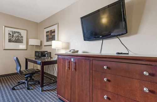 Hayward Hotel | Heritage Inn Express Hayward