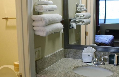 Midway-Pacific Highway Hotel | Heritage Inn San Diego