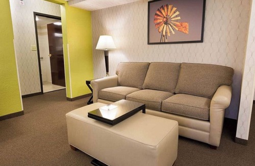 The Woodlands Hotel | Heritage Inn & Suites The Woodlands, Trademark by Wyndham