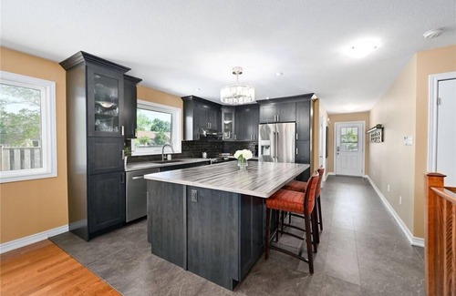 St. Catharines House | Heritage Point Cozy Executive & Family Bungalow