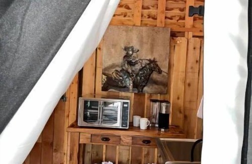Bozeman Cabin | Heritage Ranch 'Bobcat' Glamping Tent (2)