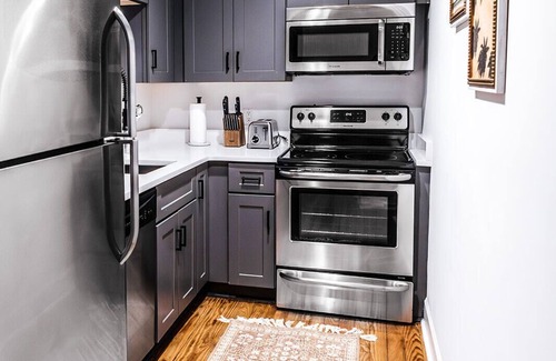 Downtown Charleston Apartment | Heritage Suite at 360 King