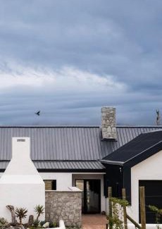 Hermanus House | Hermanus - Escape Wines - House on Wine & Protea farm