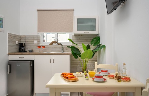 Kato Stalos House | Hermes Beach Front