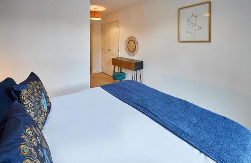Oadby Apartment | Hermitage Court Apartment - Sleeps 6