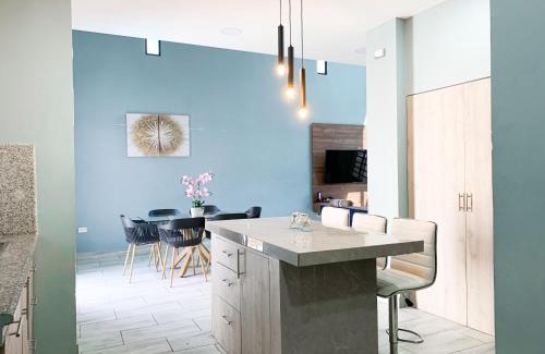 Salinas Apartment | Hermosa casa en Salinas!