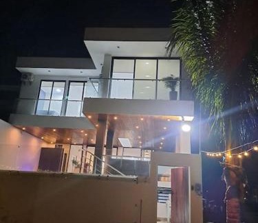 Manglaralto House | Hermosa casa frentes al mar en Montanita con piscina