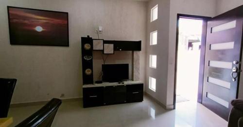 Playa Diamante Apartment | Hermosa Casa Inn Viaducto en Acapulco