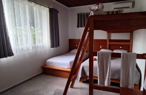 El Tanque House | Hermosa casa privada para 14 personas con piscina y hermosos jardines.