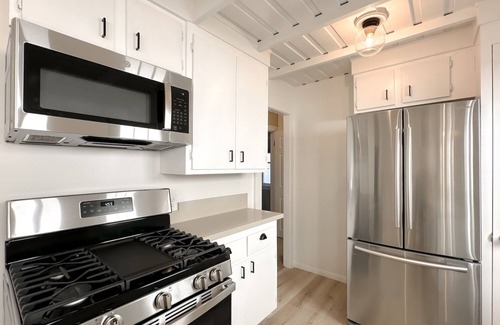 Hermosa Beach Cottage | Hermosa Walk Street 2b Beach Cottage! Steps to the Sand!