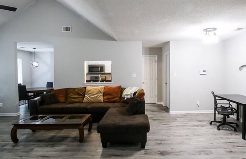 Pooler House | Hero House*3BR/2BA*Pet Friendly