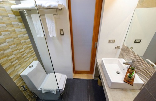 San Andres Bukid Hotel | Heroes Hotel