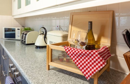 Castle Acre Apartment | Heron Cottage - sleeps 4 guests in 2 bedrooms