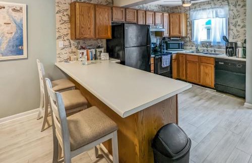 Chincoteague House | Heron Landing - In town, coastal cottage!