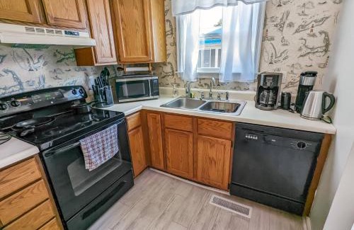 Chincoteague House | Heron Landing - In town, coastal cottage!