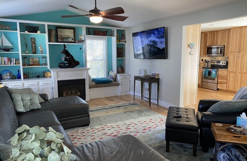 Long Beach House | Heron's Hideaway - Davis Canal fishing dock & kayak launch - dog friendly