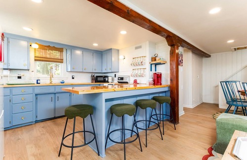Shipshewana House | Herons Perch: Peaceful Lakefront Cottage in Shipshewana close to all the fun!