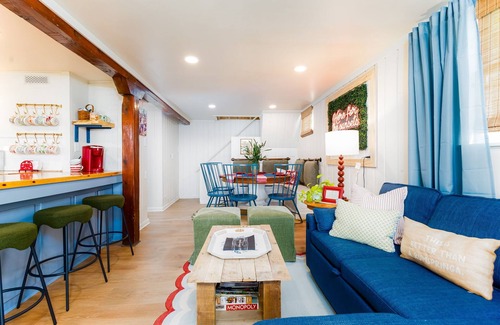 Shipshewana House | Herons Perch: Peaceful Lakefront Cottage in Shipshewana close to all the fun!