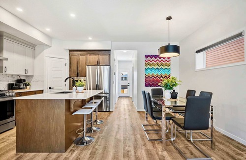 Calgary House | Herron Street NEW Luxury Retreat 6 Beds A11y