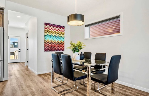 Calgary House | Herron Street NEW Luxury Retreat 6 Beds A11y