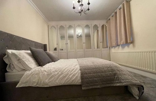 Waltham Cross House | Hertfordshire 4bed