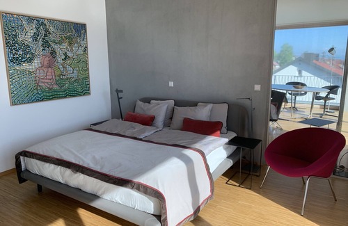 Stetten Apartment | Herzlich Willkommen im Lichtdurchfluteten Barrierefreien Apartment Taube