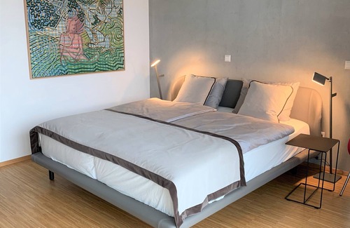 Stetten Apartment | Herzlich Willkommen im Lichtdurchfluteten Barrierefreien Apartment Taube