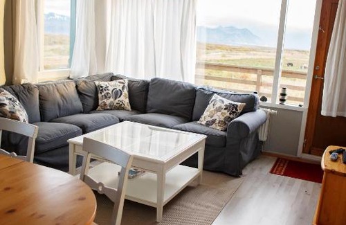 Borgarnes House | Hestaland Riverside Cottage