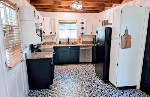 Cleveland House | Hester Gap - wineries, AT hiking + Dahlonega/Helen