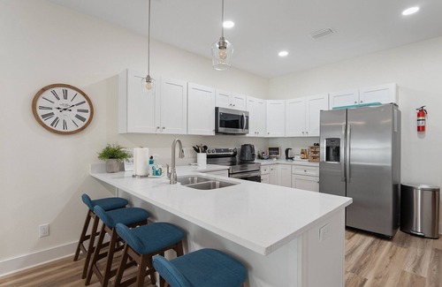 Ono Island House | Hestia ~ Kings & Queens ~ Fenced Backyard ~ Pets ~ Near NAS & Perdido Key
