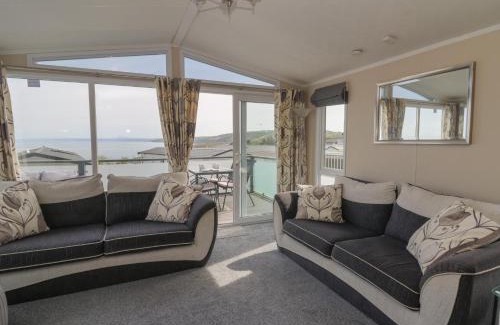 New Quay House | Heulwen