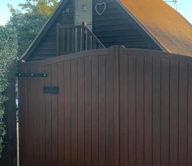 North Stoke Apartment | Hewarts Lodge, Brand New Property, 1 Mile From The Beach, 15 Minutes From All Goodwood Events