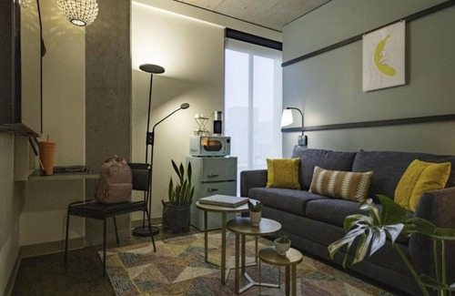Goose Hollow House | Hey gorgeous! You seem like you’re up for a good time.