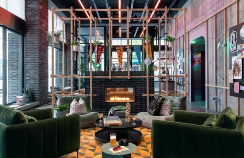 Goose Hollow House | Hey gorgeous! You seem like you’re up for a good time.