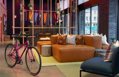 Goose Hollow House | Hey gorgeous! You seem like you’re up for a good time.