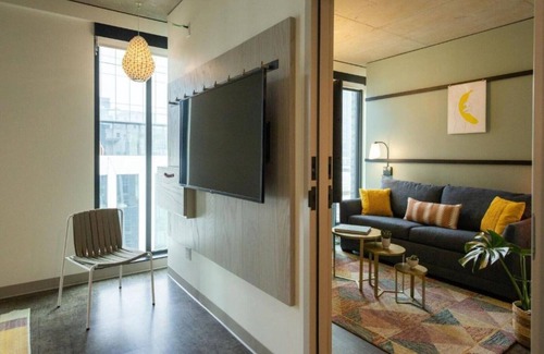Goose Hollow House | Hey gorgeous! You seem like you’re up for a good time.