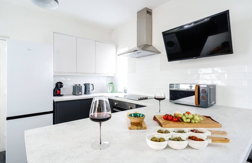 Adamsdown Apartment | HG Collection - Cardiff City Centre