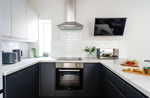 Adamsdown Apartment | HG Collection - Cardiff City Centre