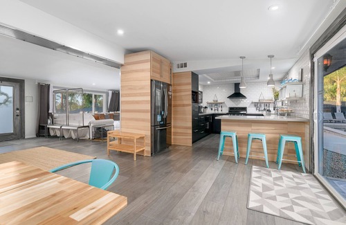 Vista House | HGTV Style Coastal Retreat! Close to Legoland, Zoo, Beaches and More!