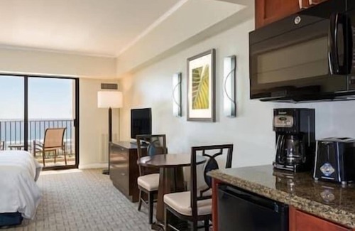 Waikiki Resort | HGVC Hawaii Village, Beachfront Resort, Hot Tub, Pool